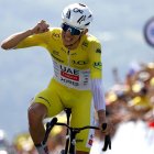 Tadej Pogacar lidera con mano de hierro el Tour de Francia.