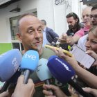 El italiano Francesco Arcuri, a quien Juana Rivas debe entregar este martes a su hijo menor por orden judicial, ha manifestado a su llegada a Granada que confía en regresar a Italia con él: "Tengo ganas de abrazarle, volver a casa y a nuestra vida". Tras una lucha judicial que dura meses, Juana Rivas debe entregar este martes a su hijo menor, de 11 años, al padre, el italiano Francesco Arcuri,.