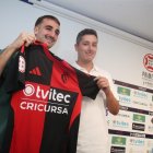 La SD Ponferradina presentó ayer a Eneko Aguilar, una de sus caras nuevas.