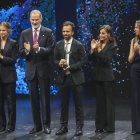 Antoni Forner con la familia real tras recibir el galardón.