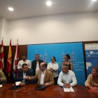 Equipo de gobierno y representantes de Cámara de Comercio y asociaciones