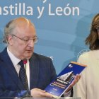 Cabero entregó ayer a las Cortes el informe del CES.