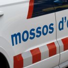 Archivo - Un vehículo de los Mossos d’Esquadra, en una imagen de archivo.