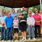 Foto de familia de autoridades y participantes premiados con la que se cierra la feria.