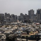 Vista de las tiendas de los palestinos desplazados internamente, que huyeron del este de la ciudad de Gaza y la franja norte de Gaza, en el oeste de la ciudad de Gaza, el 28 de julio de 2025. EFE/EPA/MOHAMMED SABER.