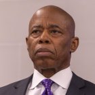 Fotografía de archivo del alcalde de Nueva York, Eric Adams, durante un acto público en Manhattan (NY, EE.UU.). EFE/Sarah Yenesel.