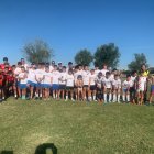 Foto de familia de algunos de los participantes en el torneo de fútbol 7 de Fresno de la Vega.
