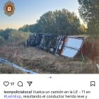 Imagen del camión volcado en la LE-11