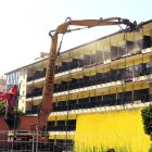 Momento del derribo de la zona moderna del Parador; han pasado siete años.