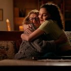 'Sexo a los 70', la historia de Marga, una viuda atrapada en la monotonía a la que su nieta le organiza una cita a través de una app.