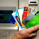 Imagen de varias tarjetas de crédito.