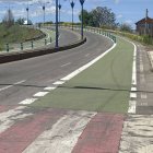 El puente de Azorín adelgazó a un carril por sentido para añadir aceras 'verdes'.