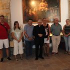 El director del IBO Jesús García, junto con la coorporación municipal de Cistierna.