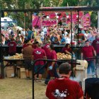 El acto principal es el reparto de vino y chorizos.