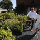 LLorente junto a la directora del Centro
