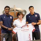 Diallo (izquierda) y Ojeda (derecha) en su presentación junto a Manzanera (centro).