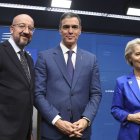 Charles Michel, Pedro Sánchez, y Ursula von der Leyen en una foto de archivo.