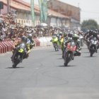 Miguel Ángel Fernández (3) junto a Marco Díaz (91) en la salida de Moto3/GP125.
