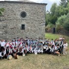 Los danzantes en el pueblo de Trascastro