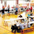 El polideportivo municipal de La Bañeza ha acogido a los evacuados de los siete pueblos de la Valdería afectados por las llamas.