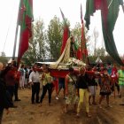 Los pendones de la provincia acompañan a la Virgen del Boínas.