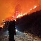 Efectivos de las BRIF trabajan en el incendio de Barniedo de la Reina