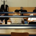 Estudiantes de la Universidad de León en una de las bibliotecas de Vegazana.