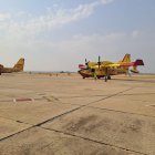Dos aviones cisterna italianos en el incendio de Barniedo de la Reina (León).
