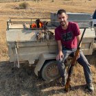 Borja Llamazares en el primer día de la media veda con su percha de codornices.