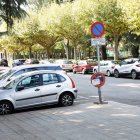 El primer tercio de Palaguinda se llena para asumir la falta de estacionamiento en el centro de León.  En las otras dos terceras partes, apenas hay vehículos.