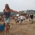 Los vecinos luchan contra el fuego en Molinaseca