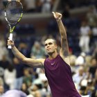 Carlos Alcaraz celebra su triunfo frente a Opelka en el Abierto de Estados Unidos.