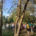 Vecinos y vecinas de Modino y Vidanes colgaron en el paseo del río unas truchas de madera a modo de símbolo.