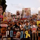 Familiares de los rehenes protestan en Tel Aviv contra Netanyahu.