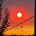 El cielo se tiñe de rojo con el humo de los incendios en León.