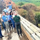 Los reyes con el presidente de la Junta y la ministra de Igualdad en el mirador de Orellán.