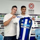Moltenis (d) en su presentación junto al adjunto a la dirección deportiva, Jesús Fernández.
