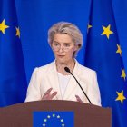 Ursula Von der Leyen en una rueda de prensa en la UE.