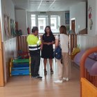La alcaldesa, Alicia Gallego, visita las instalaciones del centro de educación infantil.