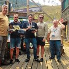 Rubén y Aitor, segundo y tercero por la izquierda, con sus trofeos.