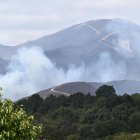 El incendio que quema Fasgar (León) desde el pasado 8 de agosto posee unas condiciones "nunca vistas", según relatan los medios que tratan de sofocarlo, ha destacado la Junta de Castilla y León. EFE/ J. Casares.