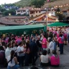La cata de vinos celebrada en la plaza del pueblo de Argovejo.