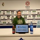 Sietes analizó ayer la plantilla de la Deportiva y el inicio de la Liga del conjunto blanquiazul.