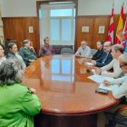 Los pedáneos con las autoridades municipales de Ponferrada.