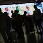 Varias personas observan las pantallas informativas en  la Estación de Madrid - Puerta de Atocha - Almudena Grandes. a 4 de septiembre de 2025, en Madrid (España).   