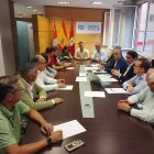 Reunión con diputados y procuradores.