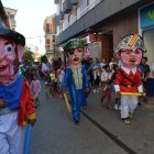 Gigantes y cabezudos recorren las calles de Valencia de Don Juan.