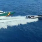 Archivo - Una patrullera de la Guardia Civil en una persecución de una narcolancha.