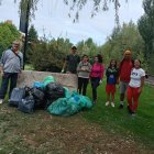 Los Amigos del Mocho, con la basura recogida.
