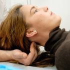 Tratamiento de un fisioterapeuta a una paciente